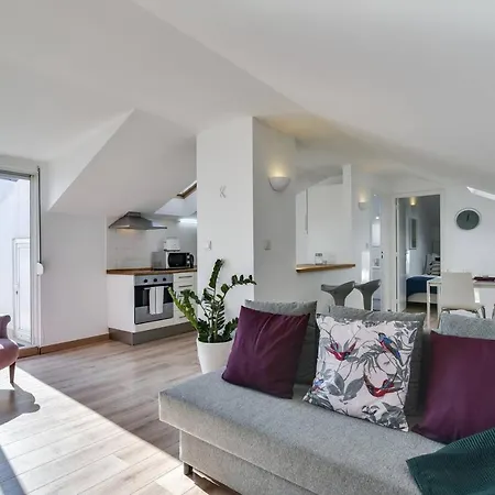Clean Design & Terrace Apt For 4 In Trendy Estrela Διαμέρισμα