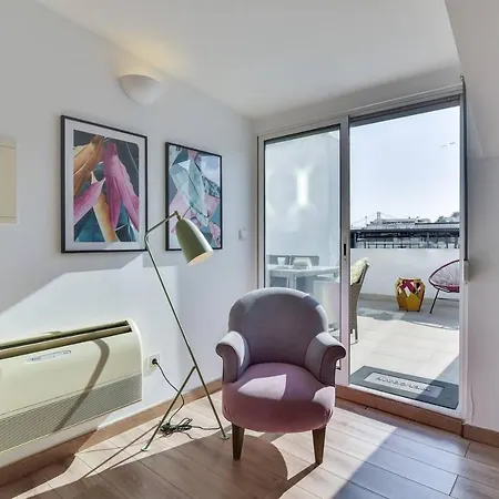 Διαμέρισμα Clean Design & Terrace Apt For 4 In Trendy Estrela