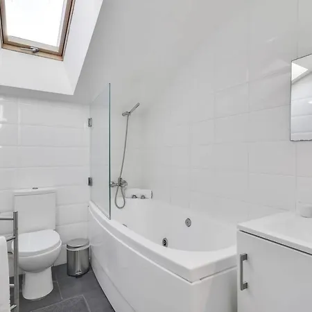 Clean Design & Terrace Apt For 4 In Trendy Estrela Διαμέρισμα *