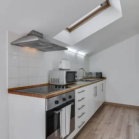 Διαμέρισμα Clean Design & Terrace Apt For 4 In Trendy Estrela *