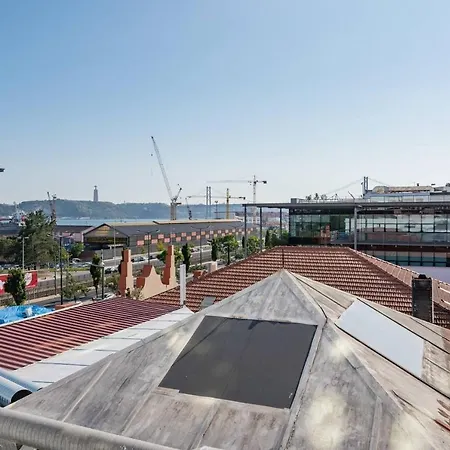 Clean Design & Terrace Apt For 4 In Trendy Estrela Διαμέρισμα *